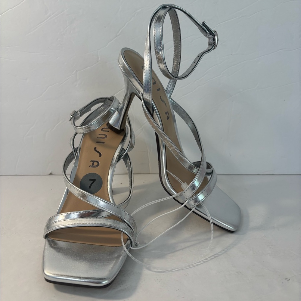 UNISA NWOT Silver Strappy Sandals Size 7